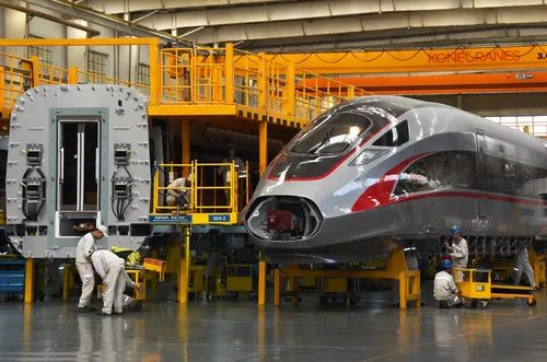 這是中車四方的高速動車組總裝車間 這是中車四方的高速動車組總裝車間