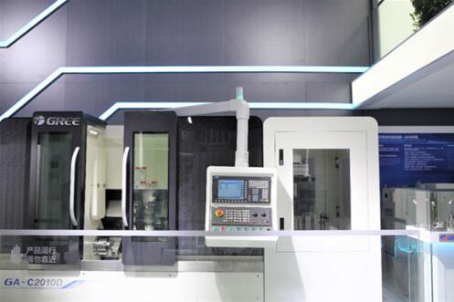 圖為格力展出新品雙主軸臥式數(shù)控機床GA-C2010D 圖為格力展出新品雙主軸臥式數(shù)控機床GA-C2010D