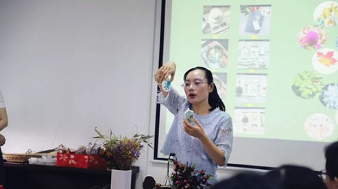 中核科技開展女職工香薰蠟片DIY制作活動 中核科技開展女職工香薰蠟片DIY制作活動