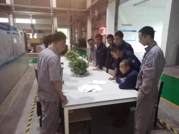 重慶水泵容器車間組織開展KYT專題培訓(xùn) 重慶水泵容器車間組織開展KYT專題培訓(xùn)
