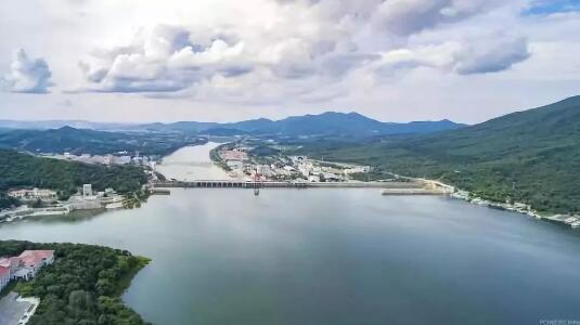 哈電電機(jī)為豐滿(mǎn)重建項(xiàng)目研制的首臺(tái)機(jī)組投產(chǎn)發(fā)電 哈電電機(jī)為豐滿(mǎn)重建項(xiàng)目研制的首臺(tái)機(jī)組投產(chǎn)發(fā)電