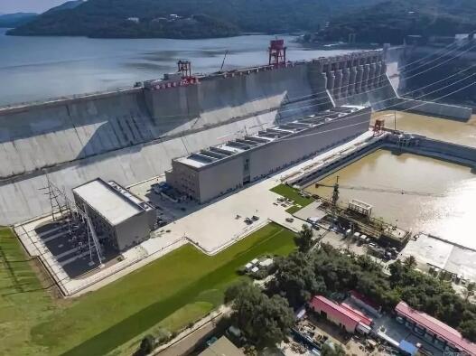 哈電電機(jī)為豐滿(mǎn)重建項(xiàng)目研制的首臺(tái)機(jī)組投產(chǎn)發(fā)電 哈電電機(jī)為豐滿(mǎn)重建項(xiàng)目研制的首臺(tái)機(jī)組投產(chǎn)發(fā)電