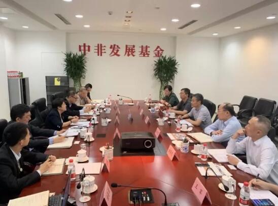 哈電集團(tuán)斯?jié)煞驇ш?duì)拜訪中非發(fā)展基金 哈電集團(tuán)斯?jié)煞驇ш?duì)拜訪中非發(fā)展基金
