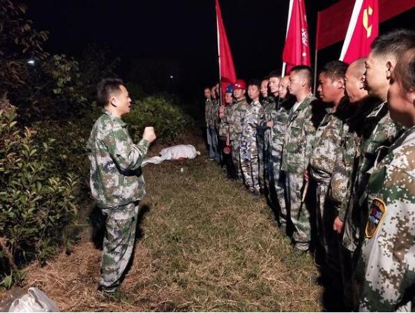 為保障350畝田地用水 江山干群連夜搶通灌溉閥 為保障350畝田地用水 江山干群連夜搶通灌溉閥