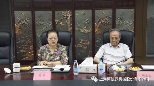 中國通用機械工業(yè)協(xié)會會長黃鸝主持會議 中國通用機械工業(yè)協(xié)會會長黃鸝主持會議