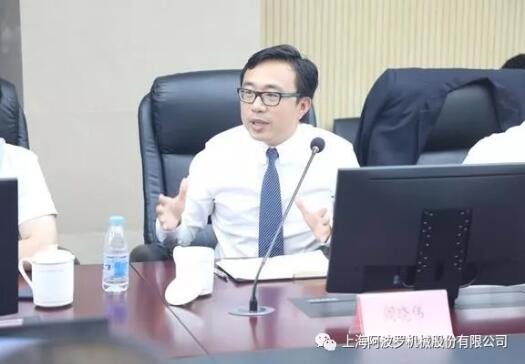 公司總工程師閻曉偉進行匯報 公司總工程師閻曉偉進行匯報