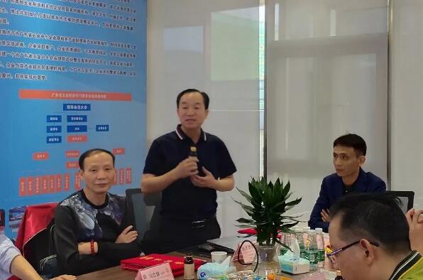 廣東省資促會(huì)五金制造專門委員會(huì)《戰(zhàn)略合作協(xié)議》簽訂儀式圓滿成功! 廣東省資促會(huì)五金制造專門委員會(huì)《戰(zhàn)略合作協(xié)議》簽訂儀式圓滿成功!