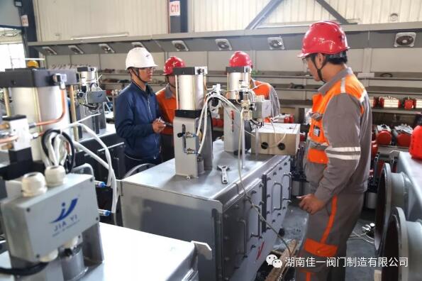 A檢現(xiàn)場—換向閥通電檢測 A檢現(xiàn)場—換向閥通電檢測