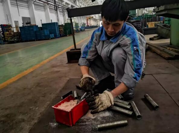 重慶機床集團:機加工事業(yè)部熱處理車間黨員-朱明亮 重慶機床集團:機加工事業(yè)部熱處理車間黨員-朱明亮