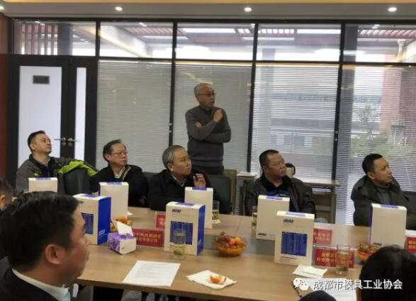 協(xié)會理事長曹建先生與大家交流 協(xié)會理事長曹建先生與大家交流