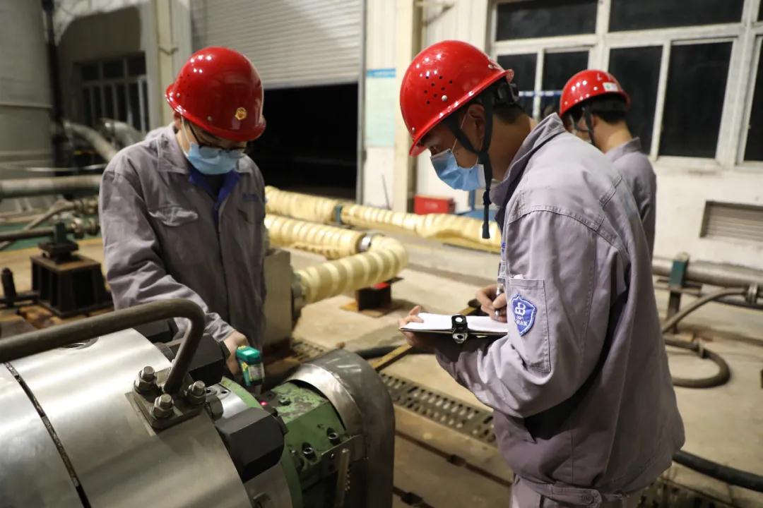 重慶水泵公司試驗站職工爭分奪秒搶任務 重慶水泵公司試驗站職工爭分奪秒搶任務