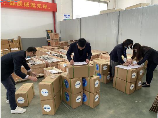 守望相助 共克時(shí)艱 中金環(huán)境開(kāi)展向海外客戶捐贈(zèng)口罩活動(dòng) 守望相助 共克時(shí)艱 中金環(huán)境開(kāi)展向海外客戶捐贈(zèng)口罩活動(dòng)