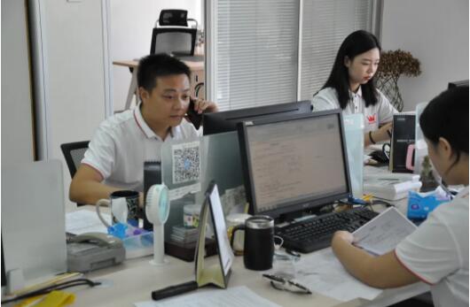 (好利辦公人員正在全面促進(jìn)企業(yè)信息化建設(shè)) (好利辦公人員正在全面促進(jìn)企業(yè)信息化建設(shè))