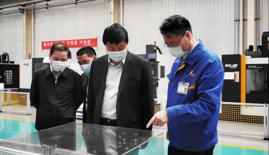 市委副書記吳鐵到寶雞機床集團調(diào)研 市委副書記吳鐵到寶雞機床集團調(diào)研