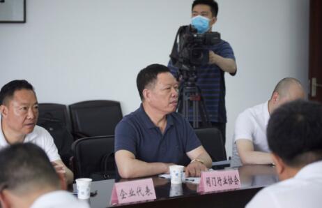 上下齊心 助力轉(zhuǎn)型 區(qū)政協(xié)主席張純芳一行調(diào)研閥門產(chǎn)業(yè) 上下齊心 助力轉(zhuǎn)型 區(qū)政協(xié)主席張純芳一行調(diào)研閥門產(chǎn)業(yè)