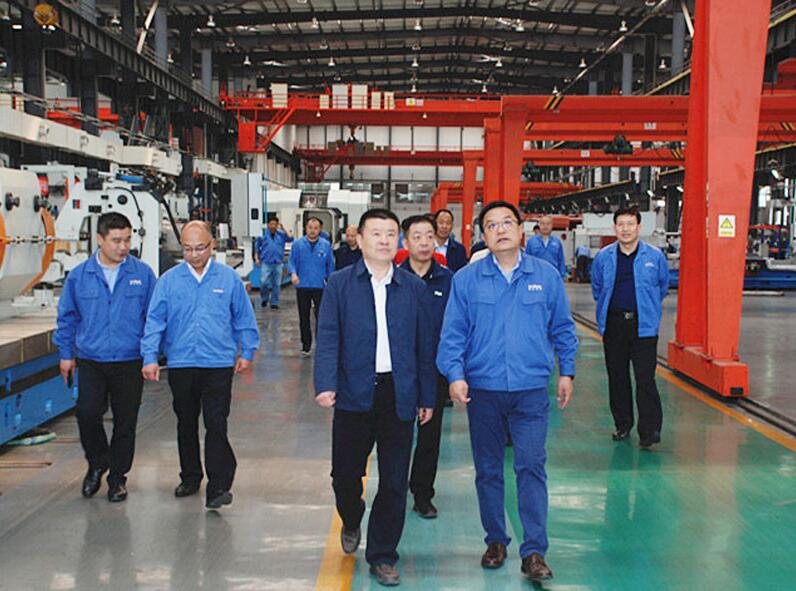甘肅省財(cái)政廳副廳長(zhǎng)郝文杰來星火機(jī)床公司調(diào)研 甘肅省財(cái)政廳副廳長(zhǎng)郝文杰來星火機(jī)床公司調(diào)研