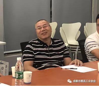 中國模具協(xié)會(huì)人才培訓(xùn)部、模標(biāo)委主任王沖交流照片 中國模具協(xié)會(huì)人才培訓(xùn)部、模標(biāo)委主任王沖交流照片