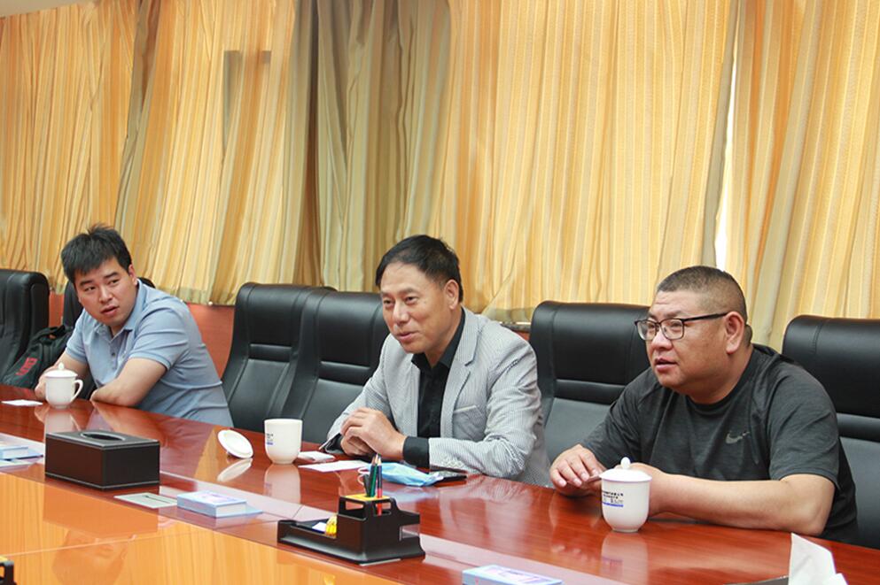 赤道油脂印度尼西亞有限公司客商來(lái)蘭高閥門公司考察 赤道油脂印度尼西亞有限公司客商來(lái)蘭高閥門公司考察