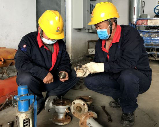 天富對水熱產(chǎn)業(yè)供熱公司對全市300座換熱站安全閥進行送檢保養(yǎng)工作 天富對水熱產(chǎn)業(yè)供熱公司對全市300座換熱站安全閥進行送檢保養(yǎng)工作
