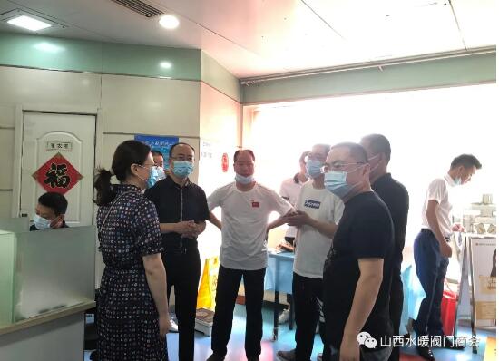 ****山西省水暖閥門商會組織開展“無償獻(xiàn)血”愛心活動 ****山西省水暖閥門商會組織開展“無償獻(xiàn)血”愛心活動
