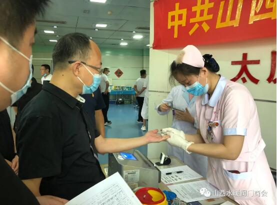 ****山西省水暖閥門商會組織開展“無償獻(xiàn)血”愛心活動 ****山西省水暖閥門商會組織開展“無償獻(xiàn)血”愛心活動