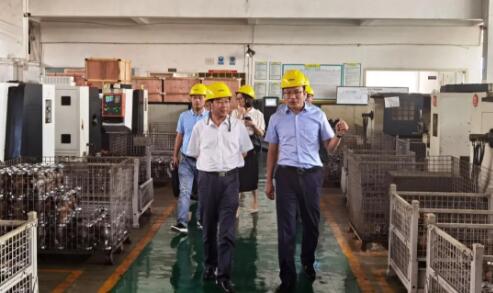 中國人民銀行溫州市中心支行黨委書記、行長肖宗富調(diào)研考察紐頓 中國人民銀行溫州市中心支行黨委書記、行長肖宗富調(diào)研考察紐頓