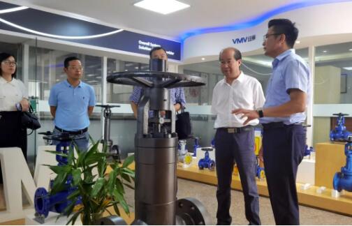 中國人民銀行溫州市中心支行黨委書記、行長肖宗富調(diào)研考察紐頓 中國人民銀行溫州市中心支行黨委書記、行長肖宗富調(diào)研考察紐頓