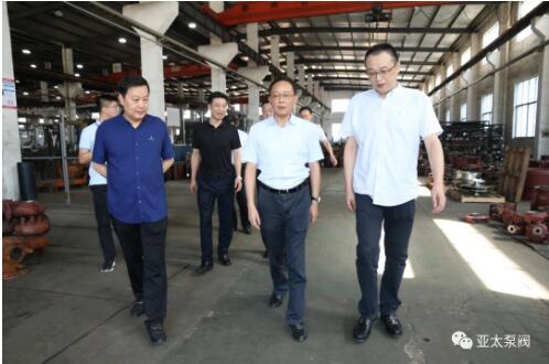 市長張坤在亞太泵閥考察調(diào)研 市長張坤在亞太泵閥考察調(diào)研