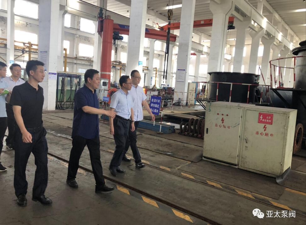 市長張坤在亞太泵閥考察調(diào)研 市長張坤在亞太泵閥考察調(diào)研