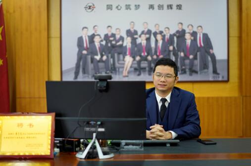 董事長黃子龍作精彩報告 董事長黃子龍作精彩報告