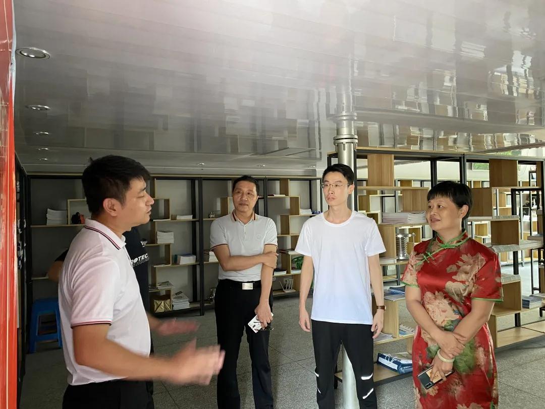 南安市科技局局長李紅婷一行蒞臨海西閥門協(xié)會考察指導 南安市科技局局長李紅婷一行蒞臨海西閥門協(xié)會考察指導