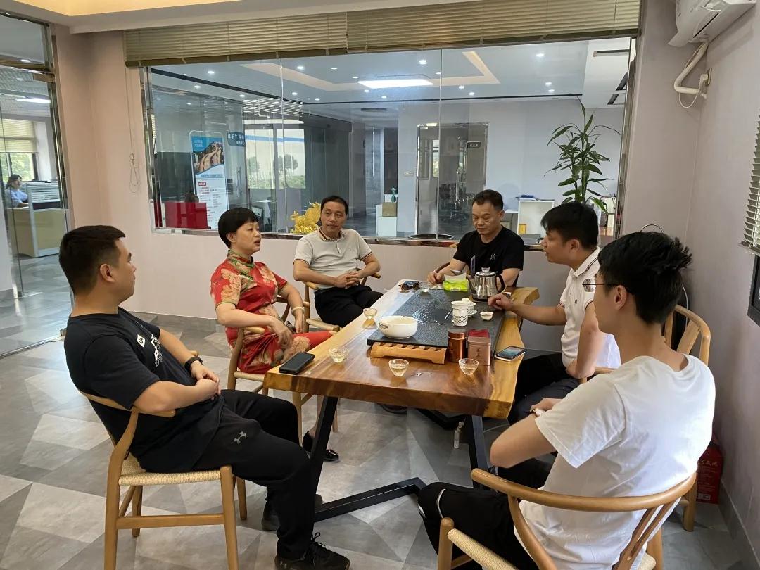 南安市科技局局長李紅婷一行蒞臨海西閥門協(xié)會考察指導 南安市科技局局長李紅婷一行蒞臨海西閥門協(xié)會考察指導