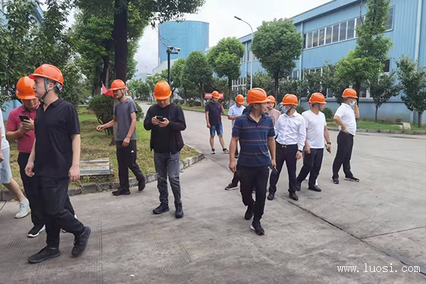 興化市戴南緊固件行業(yè)協(xié)會赴常熟市標準件廠參觀學習活動順利開展 興化市戴南緊固件行業(yè)協(xié)會赴常熟市標準件廠參觀學習活動順利開展