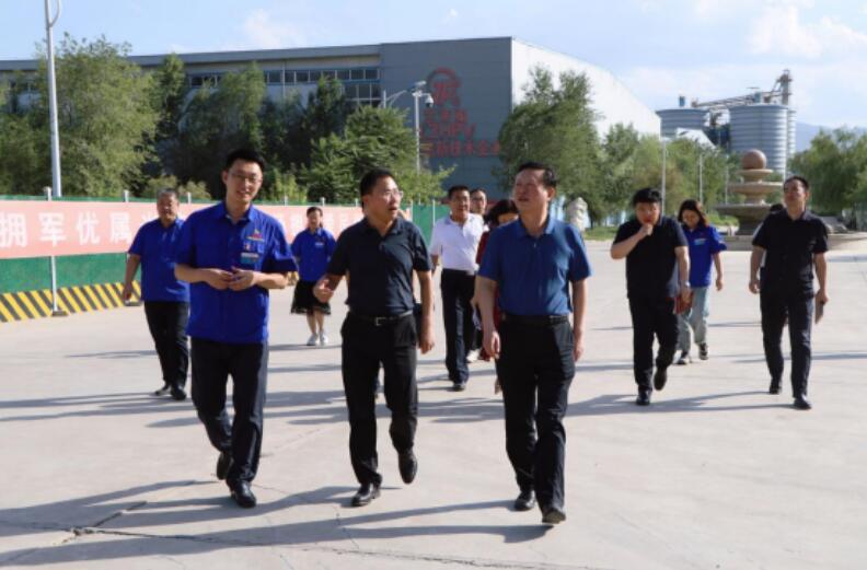 蘭州市委常委、副市長(zhǎng)胡俊鋒一行蒞臨蘭州高壓閥門公司調(diào)研指導(dǎo) 蘭州市委常委、副市長(zhǎng)胡俊鋒一行蒞臨蘭州高壓閥門公司調(diào)研指導(dǎo)