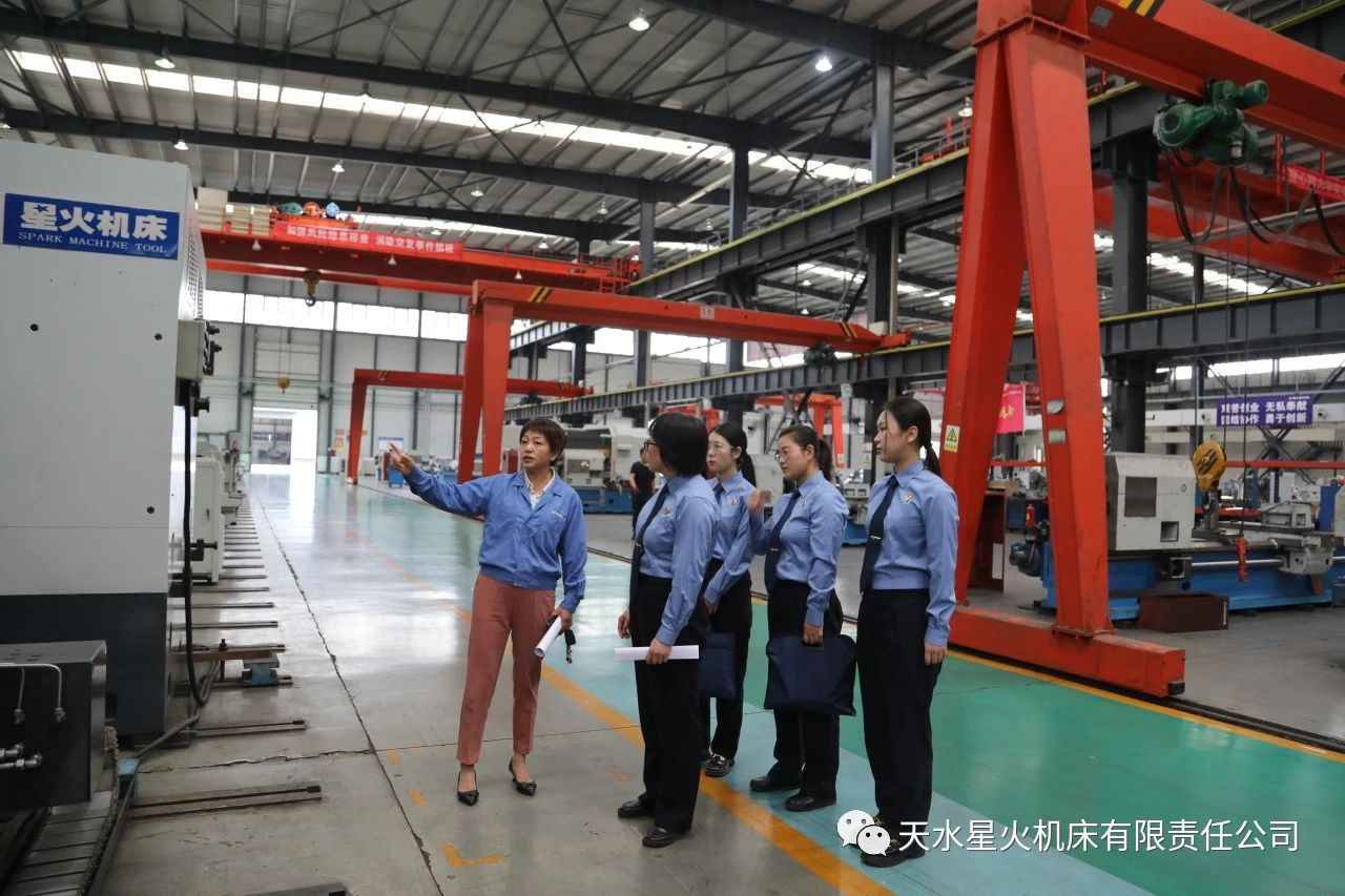 天水市人民檢察院楊芳一行來星火機床集團開展送法進企業(yè)活動 天水市人民檢察院楊芳一行來星火機床集團開展送法進企業(yè)活動