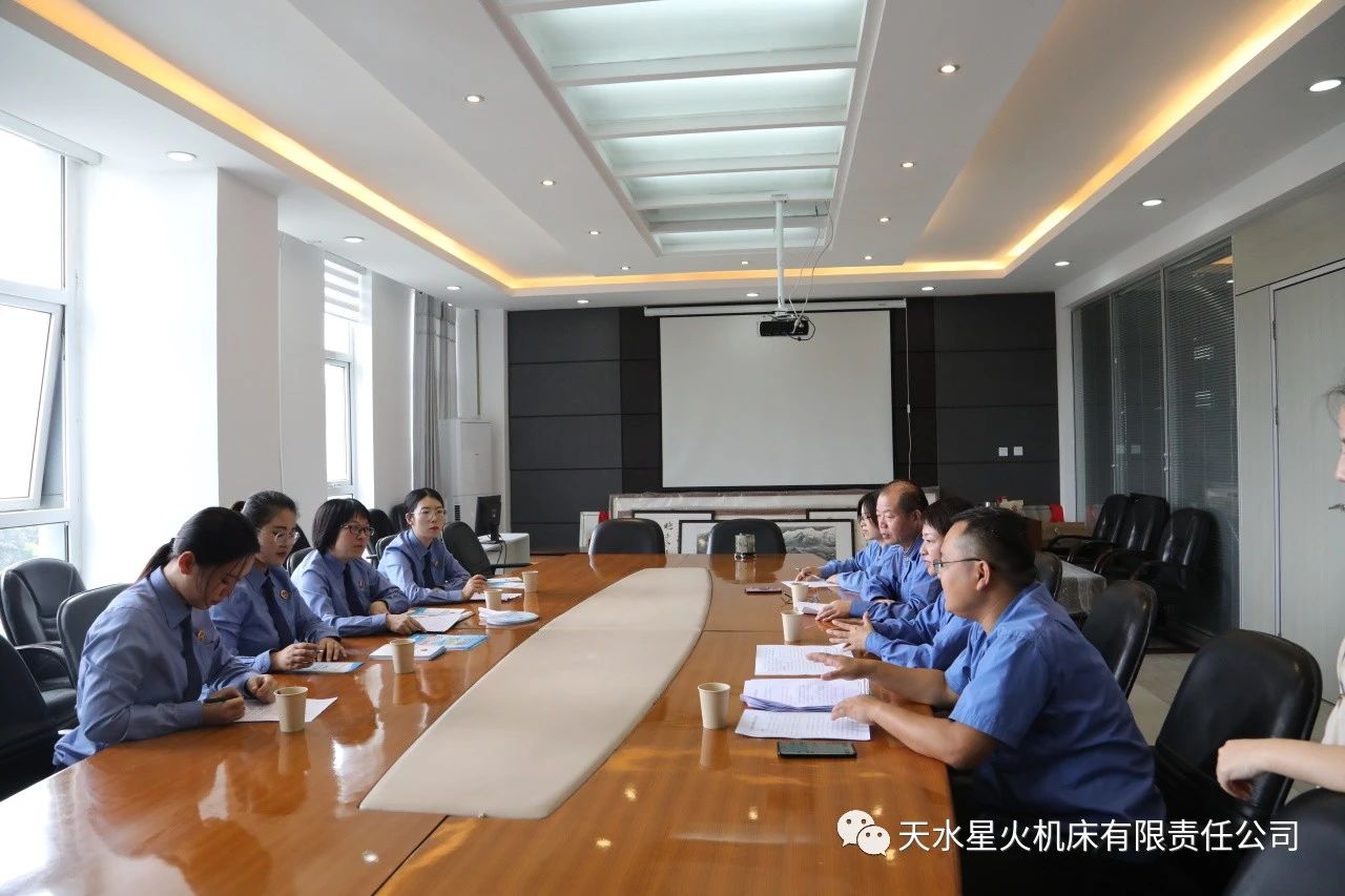 天水市人民檢察院楊芳一行來星火機床集團開展送法進企業(yè)活動 天水市人民檢察院楊芳一行來星火機床集團開展送法進企業(yè)活動