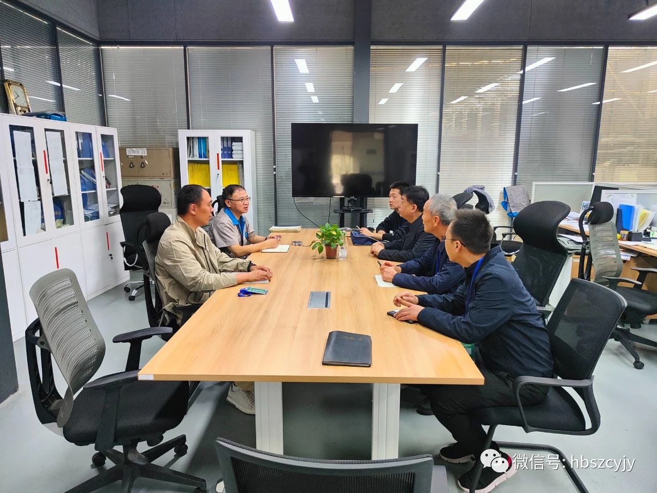 上圖在河北智昆科技有限公司座談 上圖在河北智昆科技有限公司座談