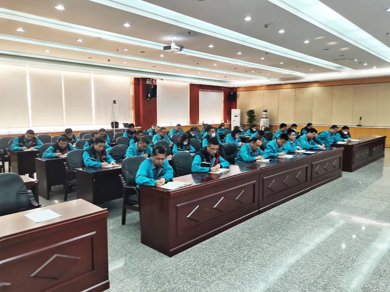 大連機床召開安全生產(chǎn)委員會會議 大連機床召開安全生產(chǎn)委員會會議