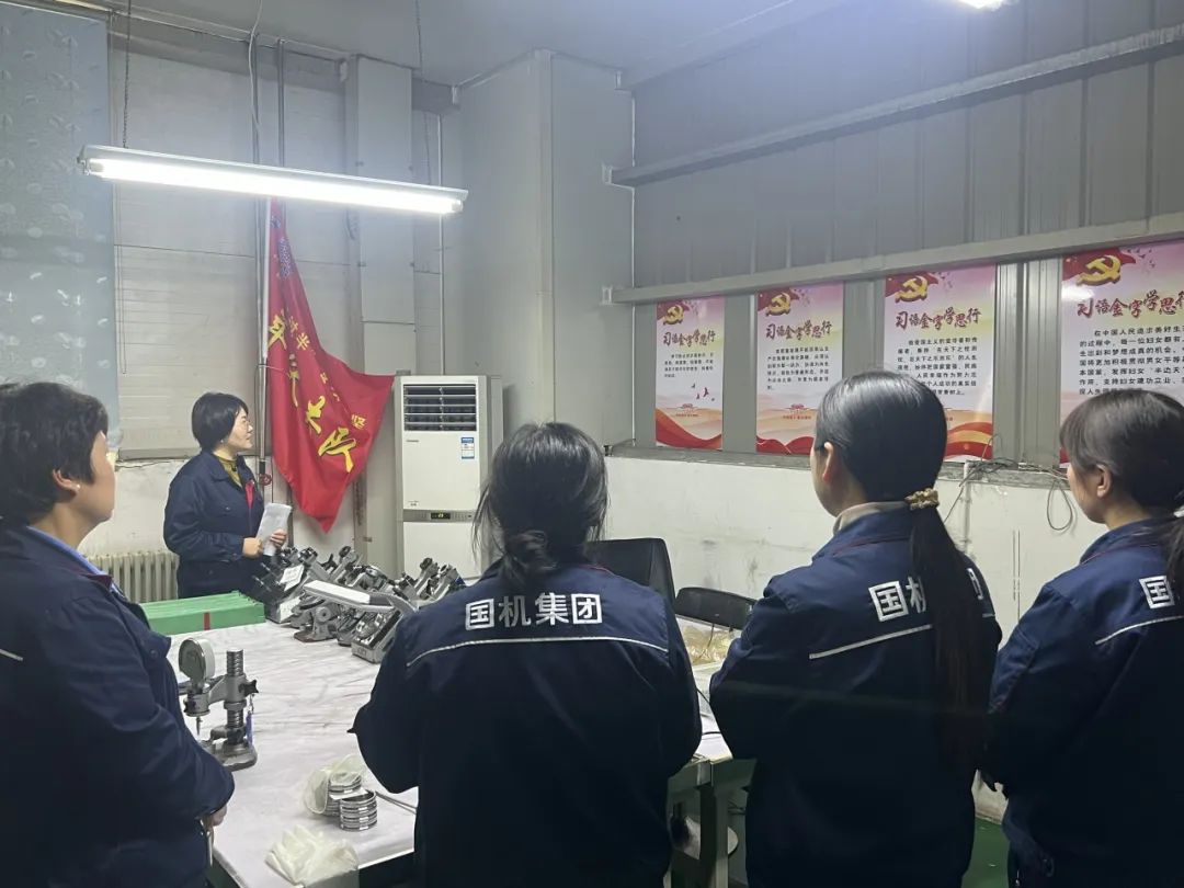 軸研所精密軸承成檢班組制作“習(xí)語(yǔ)金句學(xué)思行”展板 軸研所精密軸承成檢班組制作“習(xí)語(yǔ)金句學(xué)思行”展板