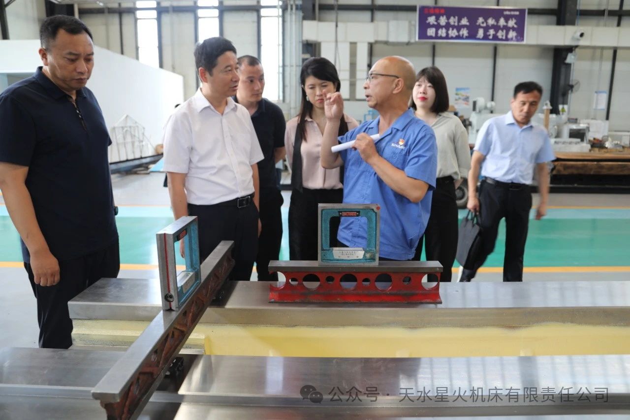 寶雞市工信局領(lǐng)導(dǎo)一行來星火機(jī)床公司調(diào)研 寶雞市工信局領(lǐng)導(dǎo)一行來星火機(jī)床公司調(diào)研