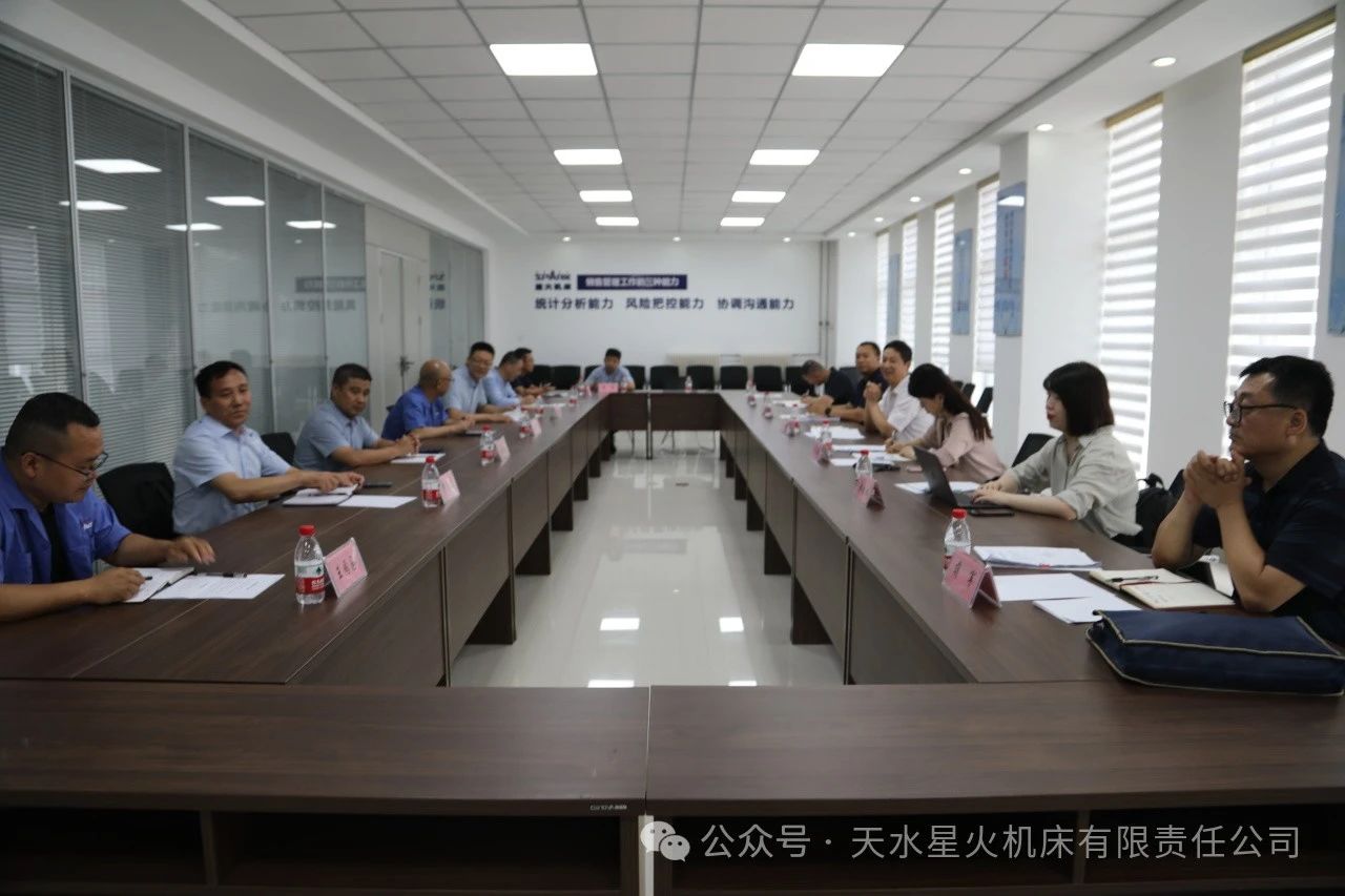 寶雞市工信局領(lǐng)導(dǎo)一行來星火機(jī)床公司調(diào)研 寶雞市工信局領(lǐng)導(dǎo)一行來星火機(jī)床公司調(diào)研