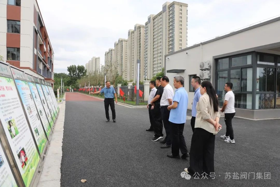 蘇鹽閥門積極參加開發(fā)區(qū)組織的教師節(jié)慰問活動 蘇鹽閥門積極參加開發(fā)區(qū)組織的教師節(jié)慰問活動