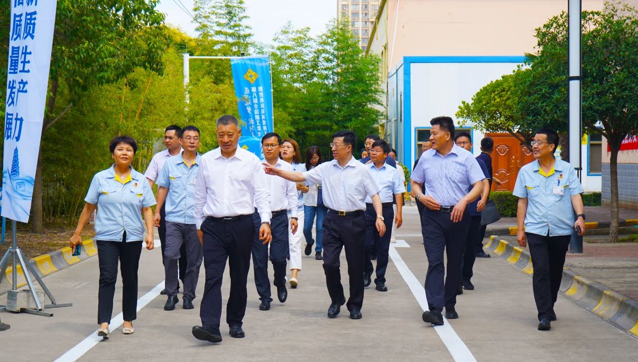 全總勞動和經(jīng)濟工作部部長深入寶雞機床集團指導(dǎo)國賽籌備工作 全總勞動和經(jīng)濟工作部部長深入寶雞機床集團指導(dǎo)國賽籌備工作