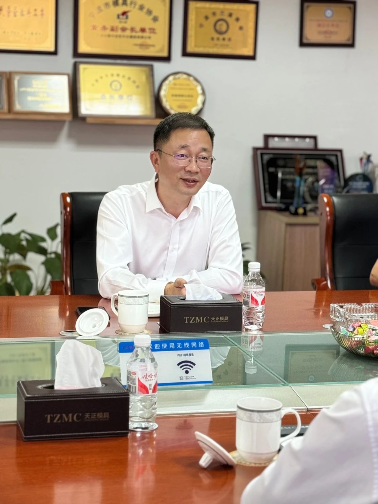 寧波韻升集團竺董事長一行蒞臨天正模具交流指導(dǎo) 寧波韻升集團竺董事長一行蒞臨天正模具交流指導(dǎo)