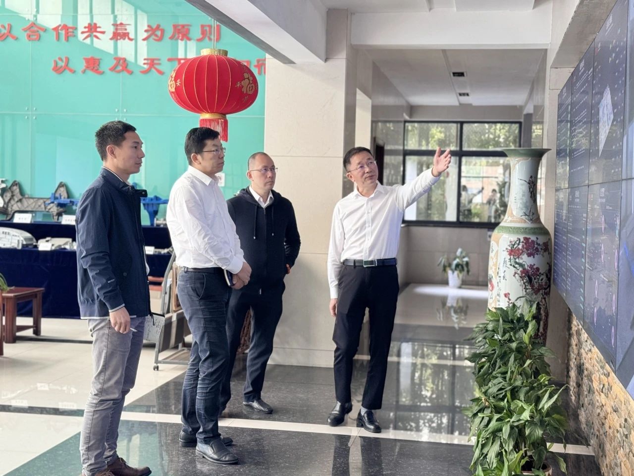 寧波韻升集團竺董事長一行蒞臨天正模具交流指導(dǎo) 寧波韻升集團竺董事長一行蒞臨天正模具交流指導(dǎo)