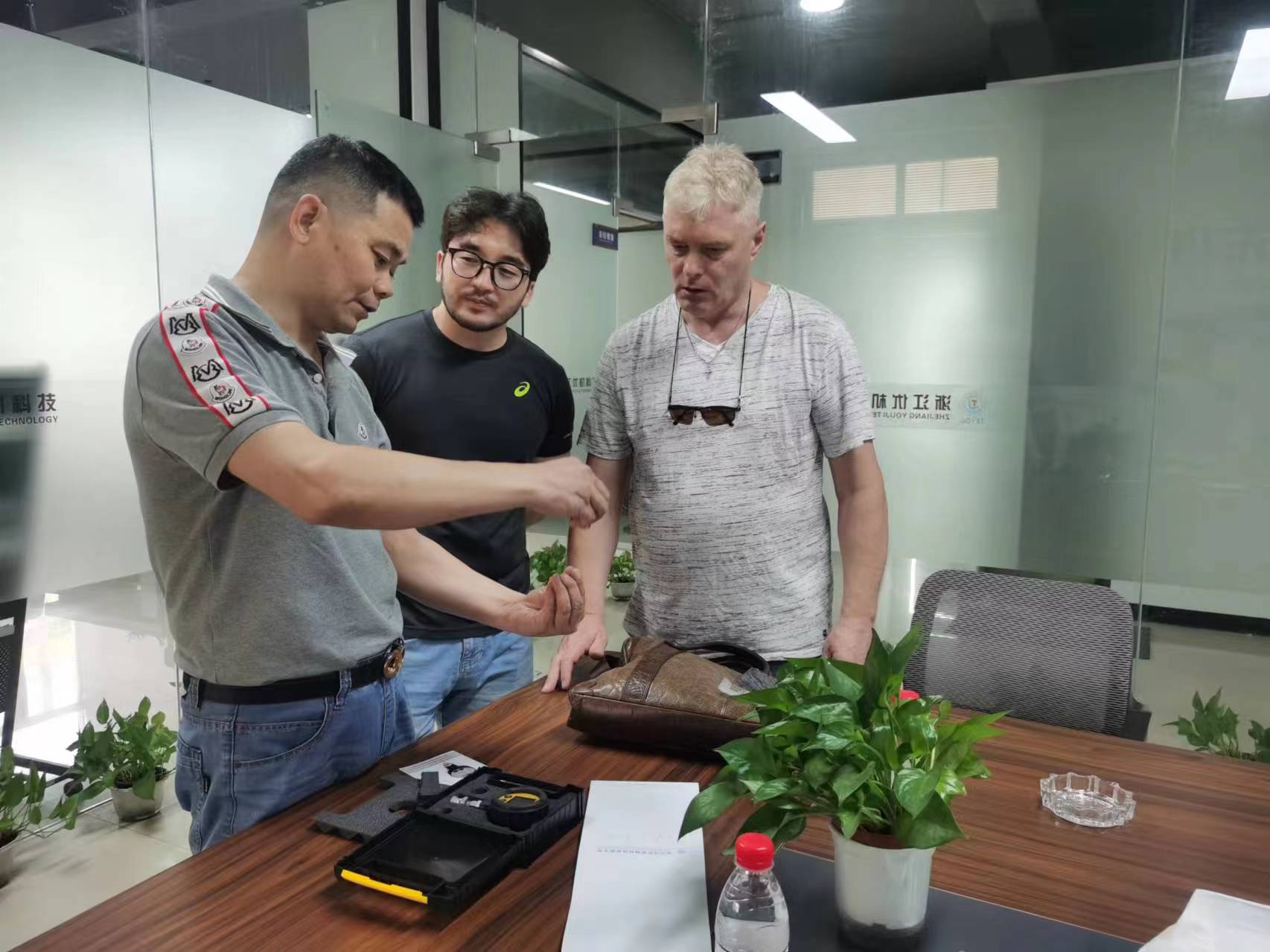 “尋中替歐”俄知名閥企東方閥門股份技術(shù)總監(jiān)Dmitrii先生來浙江優(yōu)機(jī)商訪謀劃閥門試驗機(jī)替代方案 “尋中替歐”俄知名閥企東方閥門股份技術(shù)總監(jiān)Dmitrii先生來浙江優(yōu)機(jī)商訪謀劃閥門試驗機(jī)替代方案