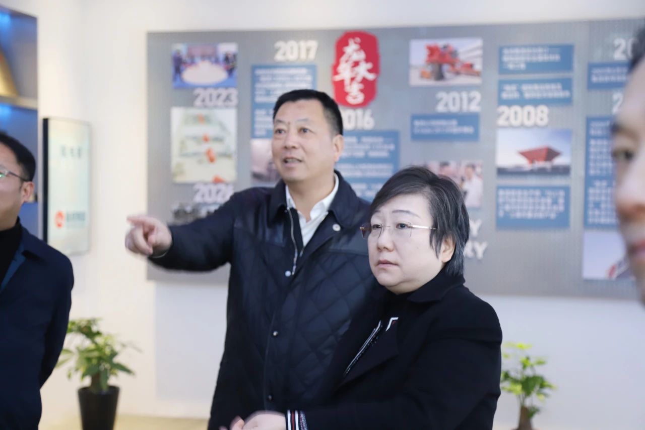 嘉定區(qū)政協(xié)主席楊莉來(lái)連成集團(tuán)走訪調(diào)研 嘉定區(qū)政協(xié)主席楊莉來(lái)連成集團(tuán)走訪調(diào)研