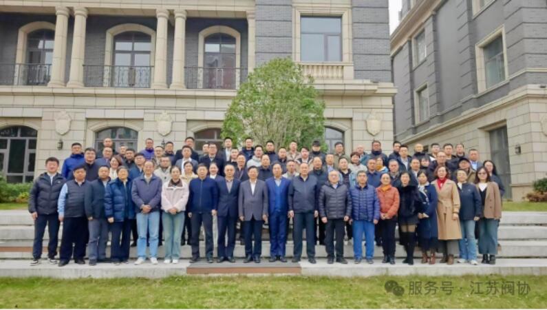 全體參會(huì)代表合影留念 全體參會(huì)代表合影留念