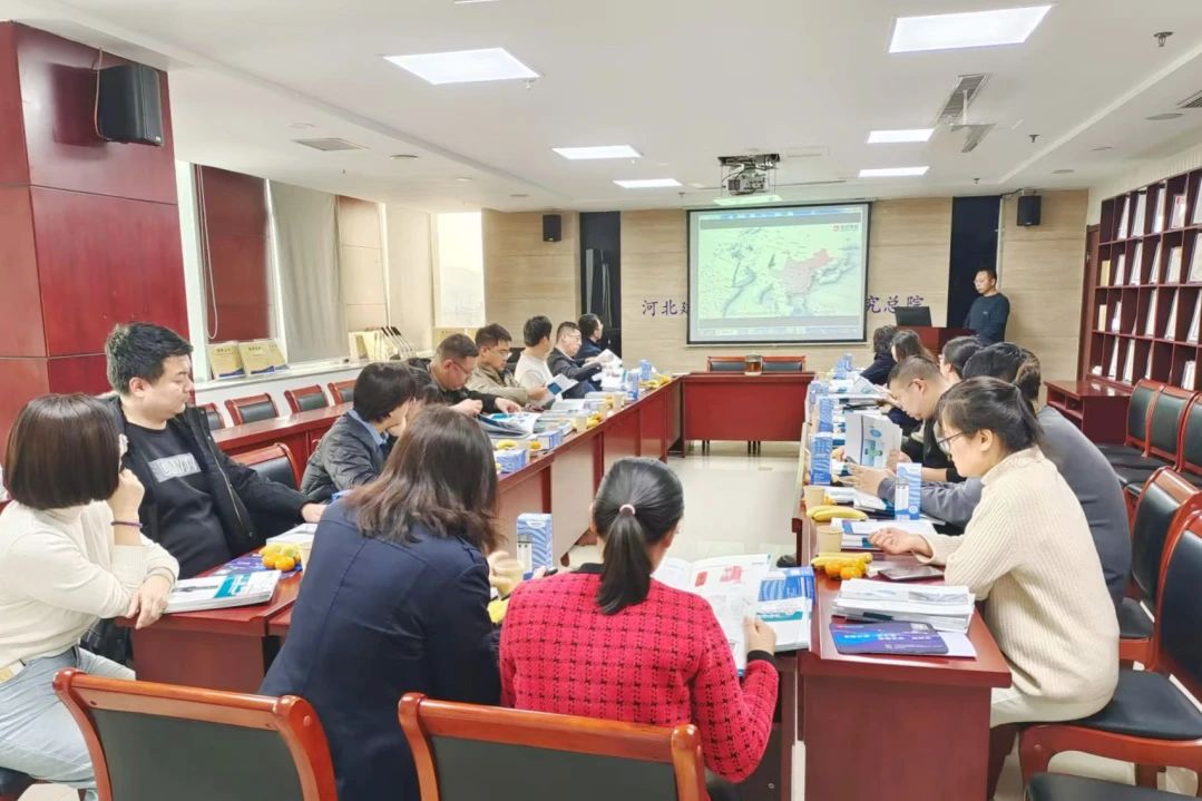 連成河北分公司技術(shù)總工--陳士亮技術(shù)分享中 連成河北分公司技術(shù)總工--陳士亮技術(shù)分享中