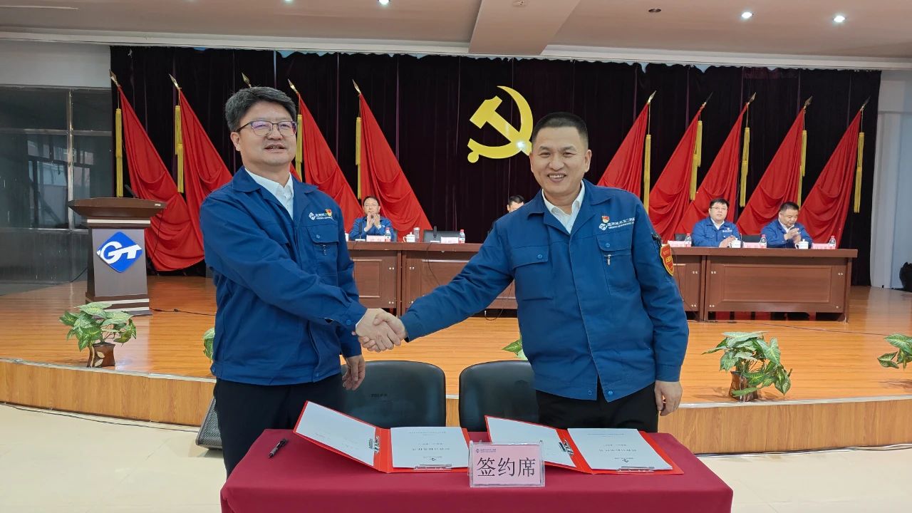 會(huì)上為2024年度公司先進(jìn)集體、先進(jìn)個(gè)人頒獎(jiǎng) 會(huì)上為2024年度公司先進(jìn)集體、先進(jìn)個(gè)人頒獎(jiǎng)